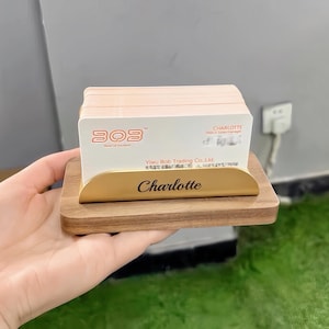 Aangepaste houten visitekaartjeshouder, notenhouten en messing display voor visitekaartjes, personaliseren relatiegeschenk, gegraveerd hoesje voor aangepaste naam voor visitekaartjes