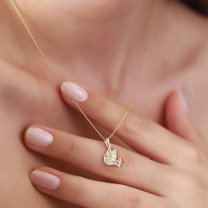 18K Gold Vermeil Peace Dove Necklace, Bird Necklace, Symbolic Peace Jewelry, Elegant Talisman Necklace, Gift for Women, Valentine's Day Gift