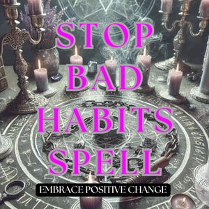 Op de afbeelding: Een donkere, mystieke scène met kaarsen, een zilveren kandelaar en een ketting die om een cirkel is gewikkeld met de woorden "Stop Bad Habits Spell Embrace Positive Change" in roze letters.