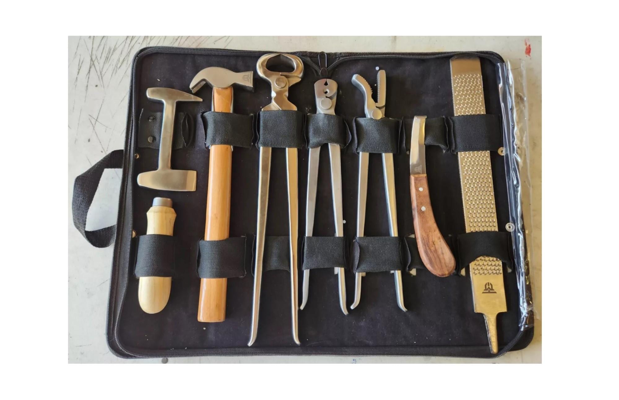 Long River Hufwerkzeug-Set Für Pferde – 7-teilig In Tragetasche, Mit Zange, Feile, Messer, Handschuhen