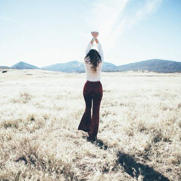 WILDHEART BELLS Fait à la main Taille Haute Velours Bell Bottoms en RUBY