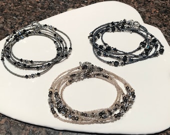 Wikkelarmband/ketting kralen taupe of grijs / wikkelarmband of lange ketting in neutrale kleur / veelzijdig cadeau / kerstcadeau / wikkelarmband