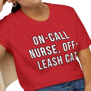 おもしろい在宅看護婦猫シャツ | 猫ママパパTシャツ | 在宅看護婦ギフト | 母の日の猫好きTシャツ | 在宅看護婦シャツ