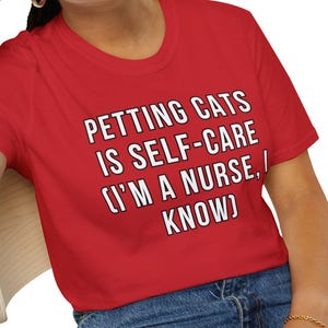 おもしろい在宅看護婦猫シャツ | 猫ママパパTシャツ | 在宅看護婦ギフト | 母の日の猫好きTシャツ | 在宅看護婦シャツ