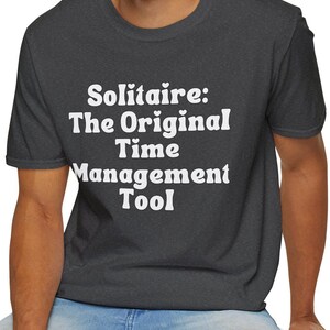 Chemise solitaire drôle | T-shirt King of Solitaire | Cadeau pour les amateurs de jeux de cartes | -shirt Retraite | Chemise gamer papa | T-shirt cadeau collègue