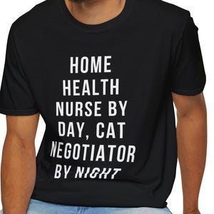 おもしろい在宅看護婦猫シャツ | 猫ママパパTシャツ | 在宅看護婦ギフト | 母の日の猫好きTシャツ | 在宅看護婦シャツ