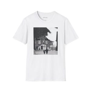 Camiseta Craven Cottage del Fulham FC: un regalo navideño nostálgico para los aficionados. imagen 3