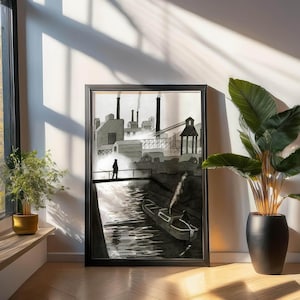 Op de afbeelding: Een zwart-witte illustratie van een fabriek met schoorstenen en een kanaal. Een klein bootje met een persoon erin vaart over het kanaal. Een persoon staat op een brug over het kanaal.