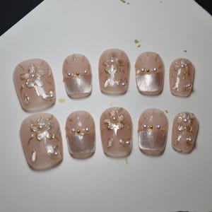 Timeless Flowers - Premium Handmade Press On Nail