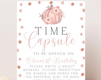 Op de afbeelding: Een wit bord met een roze pompoenillustratie en de woorden "TIME Capsule" in elegant schrift. Het bord is voor Olivia's 18e verjaardag en bevat instructies om een bericht, toekomstvoorspelling of wensen te schrijven.