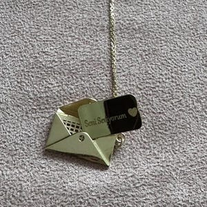 Medallón con nombre grabado personalizado en oro macizo de 14 k, joyería de relación sentimental, collar de pareja con sobre de correo dorado, collar con mensaje oculto