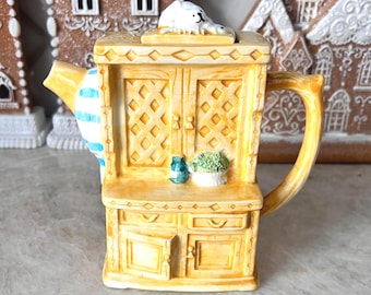 Vintage English Cottage Kitchen Teapot with Sleepy Cat Lid – Ceramic Hutch Teapot – Whimsical Collectible