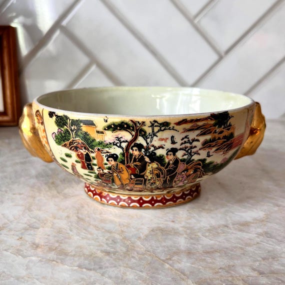 Vintage Satsuma-Style Porcelain Bowl – Hand-Painted Japanese Scene with Gilded Handles & Detailing