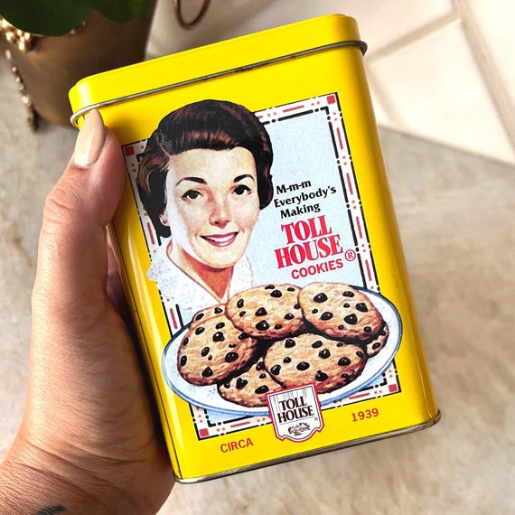 Vintage Nestlé Toll House Cookie Tin – 1939 Retro Yellow Collector’s Tin – Chocolate Chip Cookie Kitchen Storage Canister