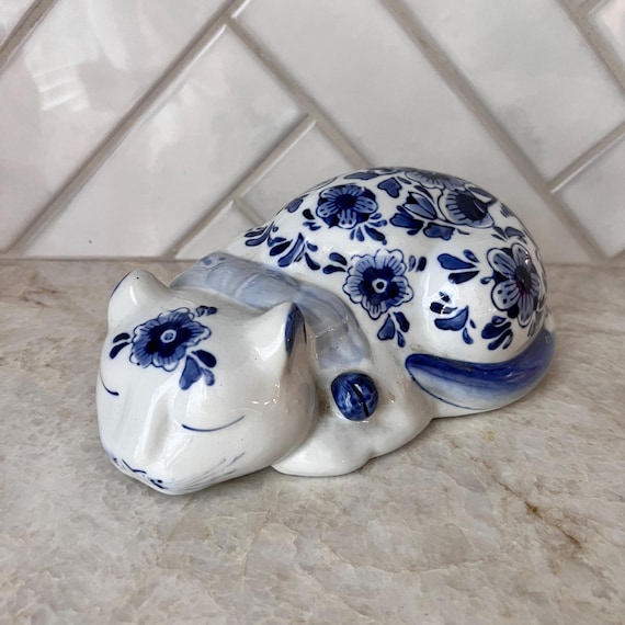 Centrum Vintage Cobalt Blue & White Flowers Sleeping Hand-Painted Collectible Cat – Elegant Ceramic Figurine