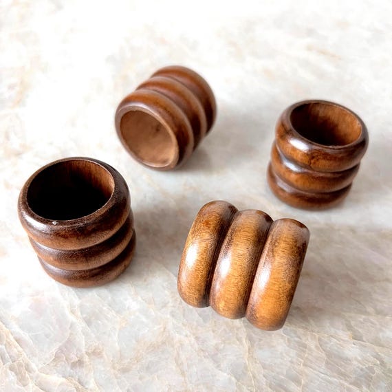 Set of 4 Vintage Wooden Napkin Rings – Mid Century Modern Ribbed Wooden | Retro Minimalist Table Decor | Eco Friendly Kitchen and Tablescape