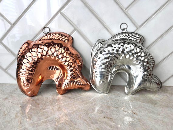 Vintage Copper & Silver Fish Mold – Wall Hanging Kitchen Decor, Retro Coastal Cookware, 9” Embossed Metal Mould, Nautical Wall Art