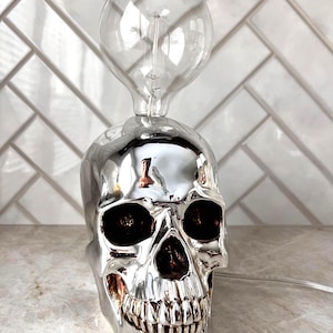 Bella Luxx Skull Lamp with Bulb, Modern Gothic Lighting, Decorative Skull Table Lamp, Halloween, Romantic Gothic Bedside Lighting