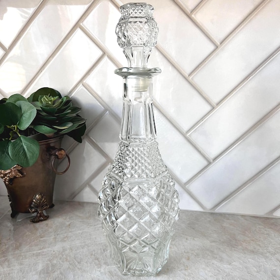 Large Wexford Decanter by Anchor Hocking – Vintage Diamond Point Glass Bottle with Stopper – Pressed Glass Barware, Retro Liquor Decanter