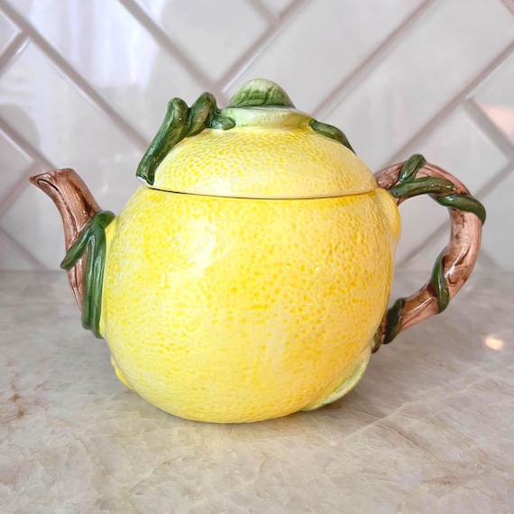 One-of-a-Kind Vintage Lemon Teapot – Unique Ceramic Teapot with Hand-Painted Lemon Design – Retro Cottagecore Kitchen Decor