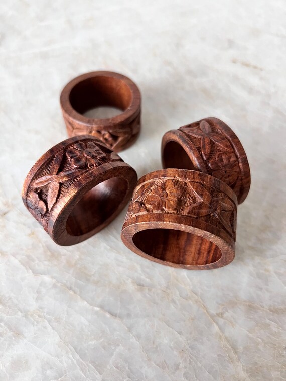 Set of 4 Vintage Wooden Napkin Rings – Mid Century Modern Ribbed Wooden | Retro Minimalist Table Decor | Eco Friendly Kitchen and Tablescape