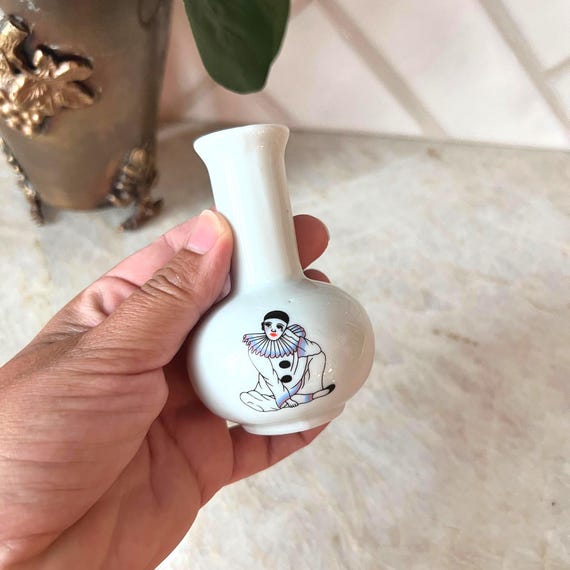 Mini Pierrot Harlequin Clown Bud Vase – Vintage White Ceramic Soliflore, 1980s French Mime Style Decor