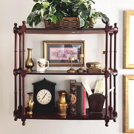 Vintage  Bombay Furniture Mahogany Hanging Wall Shelf w/ Spindles – Three Shelf; Colonial Style Wall Mount Bookshelf