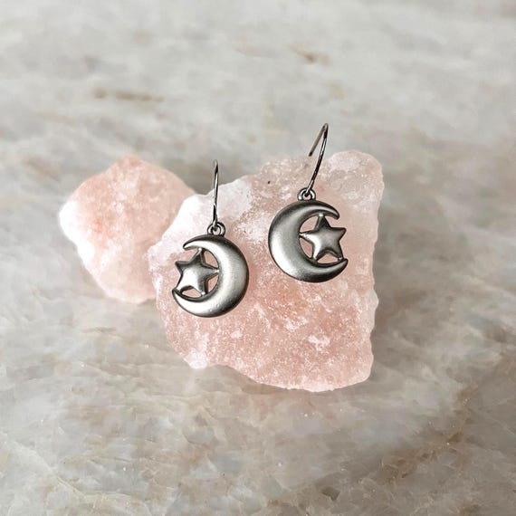 Vintage Crescent Moon & Star Earrings – Silver Tone Witchy Dangle Jewelry, 90s Celestial Goth, Cosmic Boho Earrings