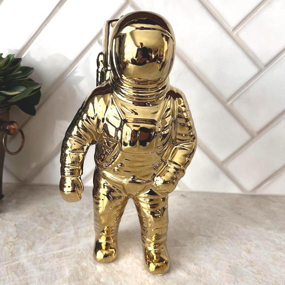 Gold Ceramic Astronaut Statue – Modern Space Decor, Glossy Gold Astronaut Figure, Space Lover Gift, Shelf Accent, Outer Space Figurine