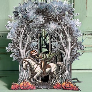 Scena tridimensionale in carta della foresta infestata del cavaliere senza testa di Sleepy Hollow