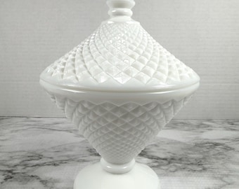 Vintage Westmoreland Engelse snoepkom van melkglas met noppenpatroon, afgedekt en op voetstuk, compote WG