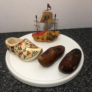 Vintage mini wooden Dutch shoes ship souvenir holland sail boat clog Klomp klompen hand carved harderwijk Netherlands