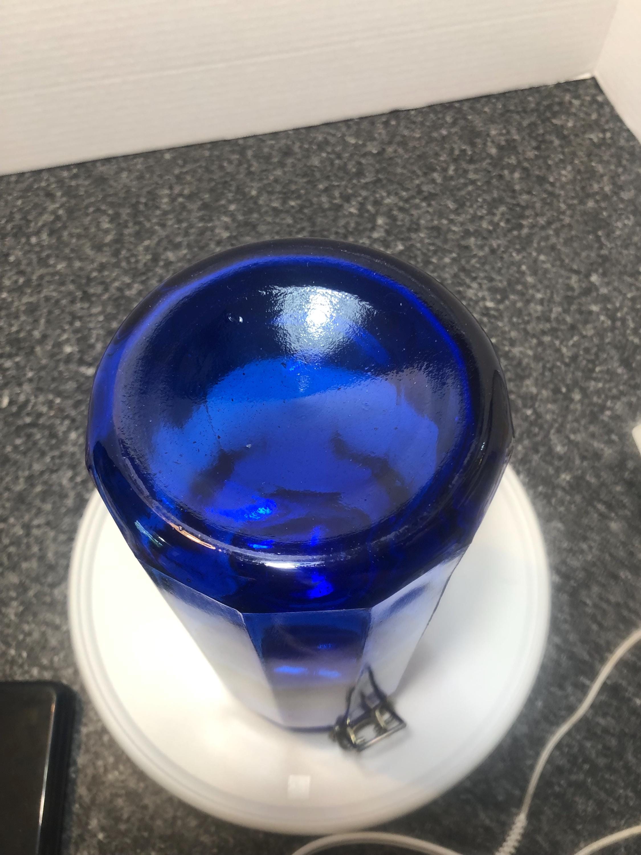 ヴィンテージ コバルトブルー ガラス製キャニスタージャー – クランプ