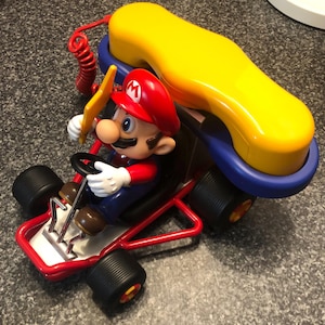 ヴィンテージ 2002 任天堂 マリオカート 64 電話 コードとボルト付き 記念品