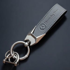 Mercedes Benz key ring in black leather with Mercedes Benz logo.