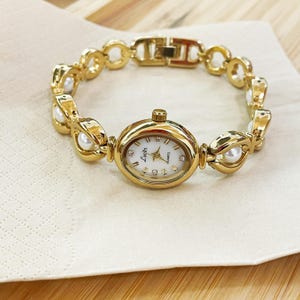 Custom Name Women's Wrist Watch,Vintage Gold Pearl Watch,Women Watch Gift,Perfect for Mother's Day,Graduation,Birthday,Gift for Her,Wife
