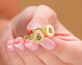 Anillo personalizado con letra inglesa antigua, anillo con inicial grabada, anillo gótico vintage personalizado, anillo con sello con inicial personalizado, anillo con sello dorado