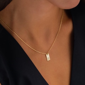 Gold Bar Tag Anfangsname Halskette, Minimalist Name Anfangsdatum graviert Tags Anhänger, handgemachter Namensschild Schmuck, perfektes Geschenk für sie