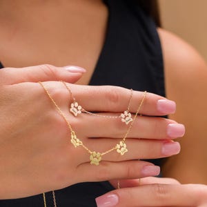 Paw Print Name Necklace, Minimalist Paw Necklace, Engraved Paw Print Name Necklace, Personalized Tiny Dog Paw Necklace, Pet Keepsake Jewelry