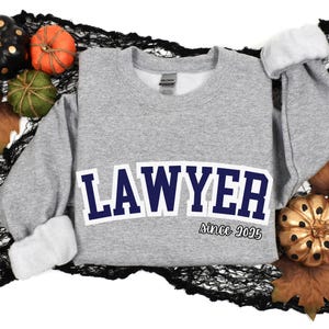 AANGEPASTE ADVOCAAT SHIRTS Cadeaus voor mannen vrouwen, gepersonaliseerde jaar advocaat T-shirts, advocaat sweater, advocaat hoodie, Law School cadeau, advocaat top
