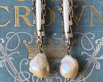Pendientes largos colgantes de perlas de agua dulce barrocas Art Déco