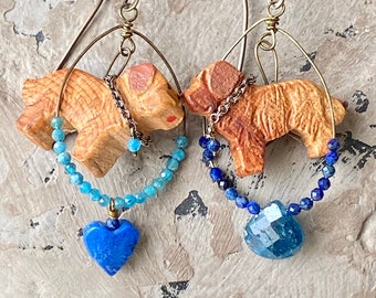 Pendientes de aro de madera para perros con piedras preciosas de apatita y lapislázuli