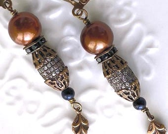 Pendientes largos colgantes con cristales pavé de perlas de agua dulce en bronce chocolate