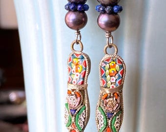 Pendientes largos colgantes de plata de ley con lapislázuli y perla de agua dulce de estilo italiano vintage con micromosaico.
