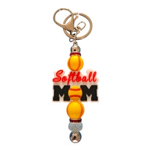 Llavero de mamá de softbol / Mamá de softbol / Llavero de mamá de softbol / Dije de bolso de Bogg / Dije de cartera / Dije de bolso / Softbol de viaje / Llavero de softbol