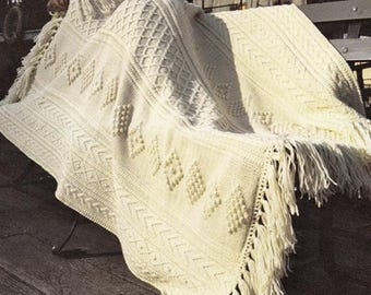 Modello per maglia di una coperta Aran Afghan con frange a pon pon e torsioni ~ Modello vintage in PDF, download immediato