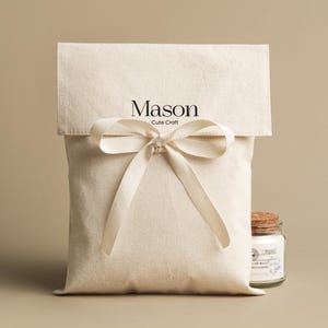 50 bolsas de algodón beige tipo sobre para el polvo: logotipo personalizado con cordón HBM-402