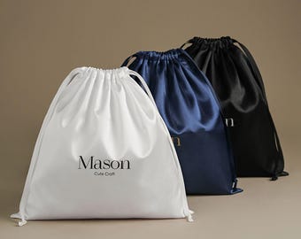 100 unidades de sacolas de cetim coloridas com cordão e logotipo personalizado: Embalagem para roupas, cosméticos e joias SAT-103