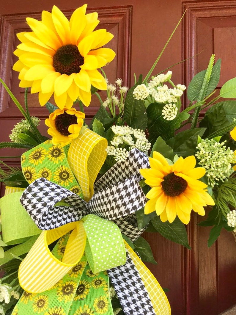 Year Round Sunflower Welcome Wreath for Front Door, Farmhouse Theme Spring or Summer Decor, Front Porch Sunflower Decoration image 6