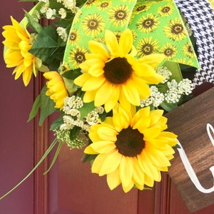 Year Round Sunflower Welcome Wreath for Front Door, Farmhouse Theme Spring or Summer Decor, Front Porch Sunflower Decoration image 7